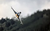 [ẢNH] ‘Cuồng phong Châu Âu’ EF-2000 thách đấu cùng ‘chiến thần’ Su-35 Nga