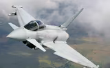[ẢNH] ‘Cuồng phong Châu Âu’ EF-2000 thách đấu cùng ‘chiến thần’ Su-35 Nga