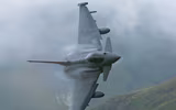 [ẢNH] ‘Cuồng phong Châu Âu’ EF-2000 thách đấu cùng ‘chiến thần’ Su-35 Nga