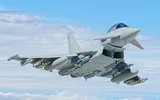 [ẢNH] ‘Cuồng phong Châu Âu’ EF-2000 thách đấu cùng ‘chiến thần’ Su-35 Nga