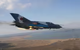 [ẢNH] Phiên bản MiG-21 đặc biệt của NATO vừa lao lên chặn máy bay ném bom Nga