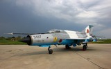 [ẢNH] Phiên bản MiG-21 đặc biệt của NATO vừa lao lên chặn máy bay ném bom Nga