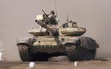 [ẢNH] Ấn Độ triển khai tăng T-90 sát biên giới chặn lính Trung Quốc