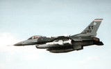 [ẢNH] F-16 Đài Loan tuần tra mang theo tên lửa Mỹ có thể dễ dàng hủy diệt tàu chiến