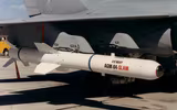 [ẢNH] F-16 Đài Loan tuần tra mang theo tên lửa Mỹ có thể dễ dàng hủy diệt tàu chiến