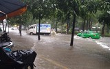 Mưa lớn kéo dài, nhiều tuyến đường ở TP. Vinh biến thành sông