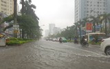 Mưa lớn kéo dài, nhiều tuyến đường ở TP. Vinh biến thành sông