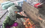 Chợ cá Nghi Thuỷ hút khách mùa du lịch biển