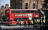 Xe buýt 2 tầng lao vào cửa hàng trên tuyến phố đông người ở London, ít nhất 10 người bị thương