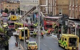 Xe buýt 2 tầng lao vào cửa hàng trên tuyến phố đông người ở London, ít nhất 10 người bị thương