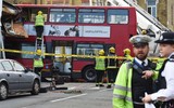 Xe buýt 2 tầng lao vào cửa hàng trên tuyến phố đông người ở London, ít nhất 10 người bị thương