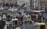 Xe buýt 2 tầng lao vào cửa hàng trên tuyến phố đông người ở London, ít nhất 10 người bị thương