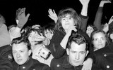 Nhìn lại chuyến đi đầu tiên của ban nhạc The Beatles huyền thoại đến thành phố New York (1)