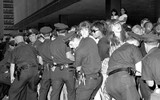 Nhìn lại chuyến đi đầu tiên của ban nhạc The Beatles huyền thoại đến thành phố New York (1)