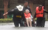 Siêu bão Havery nhấn chìm thành phố Houston