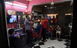Mạo hiểm với chiêu cắt tóc bằng lửa độc đáo