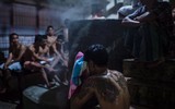 Người nghiện ma tuý ở Indonesia cai nghiện bằng phương pháp truyền thống