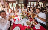 Hãy cùng uống cạn tại lễ hội bia Oktoberfest 2017