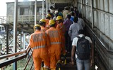 Dẫm đạp tại cầu đi bộ ở Mumbai ít nhất 70 người thương vong
