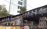 Dẫm đạp tại cầu đi bộ ở Mumbai ít nhất 70 người thương vong