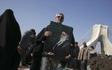 Iran ra mắt tên lửa đạn đạo mới có tầm bắn 2000 km