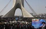Iran ra mắt tên lửa đạn đạo mới có tầm bắn 2000 km