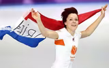 Lần đầu tiên một nữ VĐV giành huy chương ở hai môn thi đấu Olympic mùa Đông