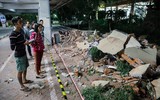 [ẢNH] Hoang tàn đổ nát sau trận động đất khiến 82 người thiệt mạng tại Indonesia