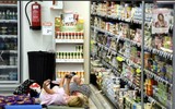 [ẢNH] Không riêng gì Việt Nam, các nước châu Âu cũng khô quắt với nắng nóng hè này