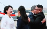 [ẢNH] Cái ôm nồng ấm của hai nhà lãnh đạo mở ra hy vọng trên bán đảo Triều Tiên