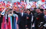 [ẢNH] Cái ôm nồng ấm của hai nhà lãnh đạo mở ra hy vọng trên bán đảo Triều Tiên