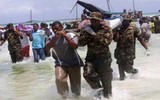 [ẢNH] Ám ảnh với cảnh vớt xác người thiệt mạng trong vụ lật phà ở Tanzania