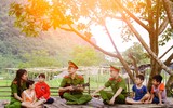 [ẢNH]  Những chiến sỹ Cảnh sát tương lai về với đồng bào 