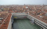 [ẢNH] Người dân Venice trong trận lụt lịch sử - quan trọng là thần thái