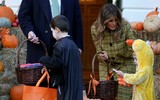 [ẢNH] Thích thú những hình ảnh hiếm gặp của Tổng thống Donald Trump trong lễ hội Halloween tại Nhà Trắng