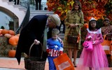 [ẢNH] Thích thú những hình ảnh hiếm gặp của Tổng thống Donald Trump trong lễ hội Halloween tại Nhà Trắng