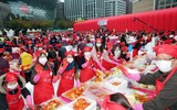 [ẢNH] Người Seoul làm 165 tấn Kimchi nhưng lại... không ăn
