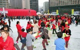 [ẢNH] Người Seoul làm 165 tấn Kimchi nhưng lại... không ăn