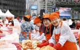 [ẢNH] Người Seoul làm 165 tấn Kimchi nhưng lại... không ăn