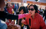 [ẢNH] Người Seoul làm 165 tấn Kimchi nhưng lại... không ăn