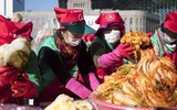 [ẢNH] Người Seoul làm 165 tấn Kimchi nhưng lại... không ăn