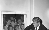 [ẢNH] Những bức ảnh quý tưởng nhớ Tổng thống John F. Kennedy sau vụ ám sát chấn động 55 năm trước