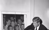 [ẢNH] Những bức ảnh quý tưởng nhớ Tổng thống John F. Kennedy sau vụ ám sát chấn động 55 năm trước