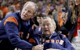 [ẢNH] Những hình ảnh quý giá về Tổng thống George Bush trước khi ra đi ở tuổi 94