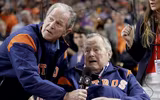 [ẢNH] Những hình ảnh quý giá về Tổng thống George Bush trước khi ra đi ở tuổi 94