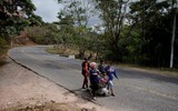 [ẢNH] Hành trình gian khổ của đoàn người di cư Honduras đang đổ về biên giới với Mỹ