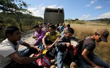 [ẢNH] Hành trình gian khổ của đoàn người di cư Honduras đang đổ về biên giới với Mỹ