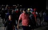 [ẢNH] Hành trình gian khổ của đoàn người di cư Honduras đang đổ về biên giới với Mỹ