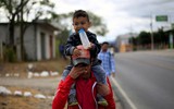 [ẢNH] Hành trình gian khổ của đoàn người di cư Honduras đang đổ về biên giới với Mỹ