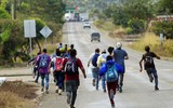 [ẢNH] Hành trình gian khổ của đoàn người di cư Honduras đang đổ về biên giới với Mỹ